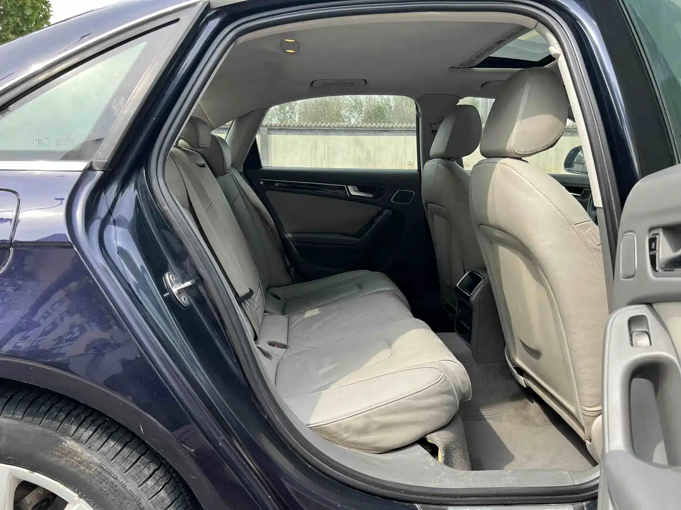 Audi A4L 2010 2.0 TFSI Standard фото 9