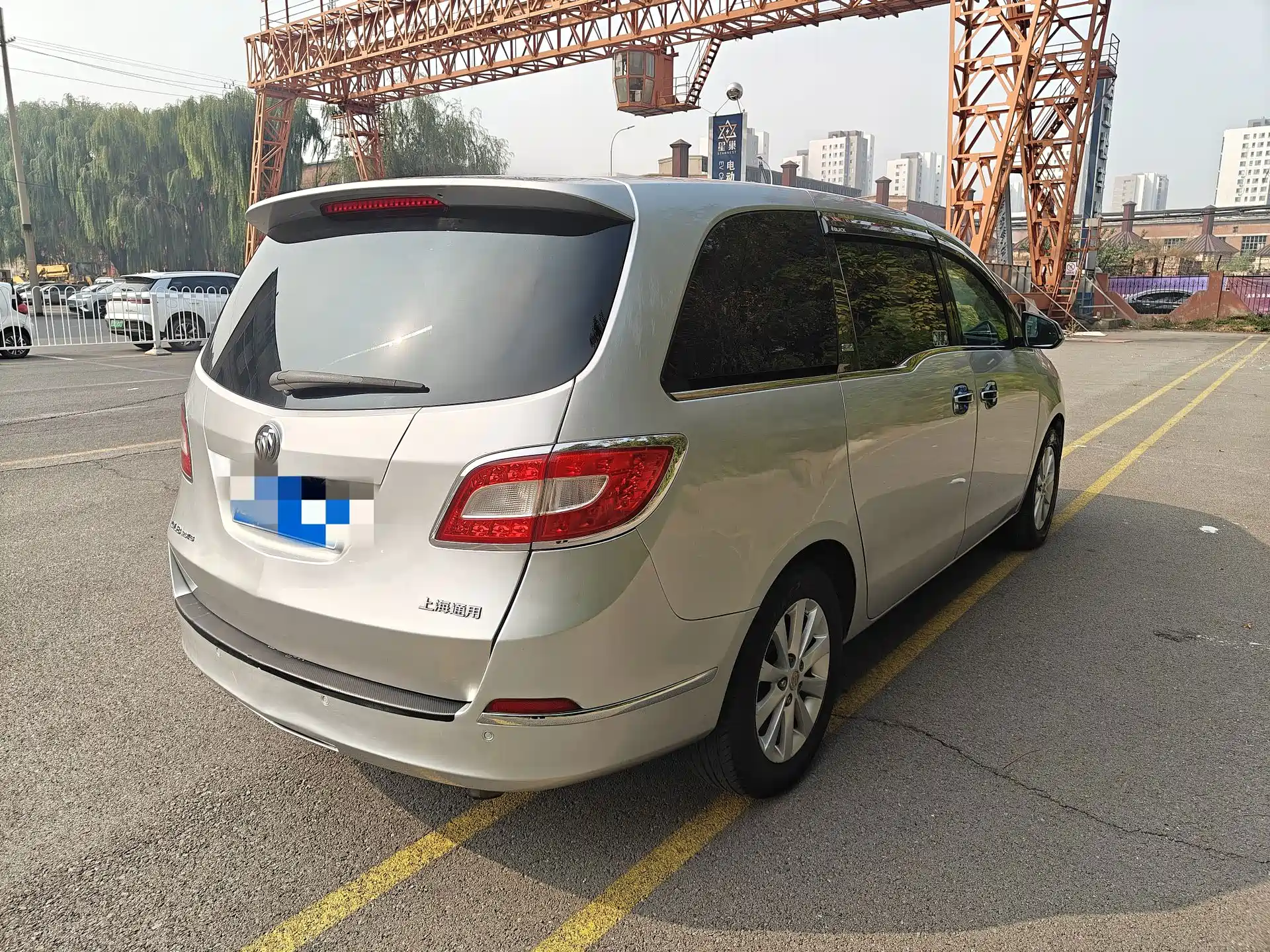 Photo 17 - Buick GL8