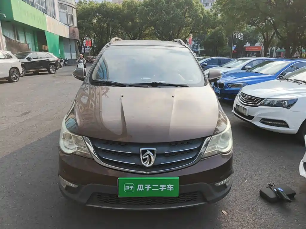 Baojun 730 2015 2014 1.5L Manual Luxury Navigation ESP Edition 7-Seater