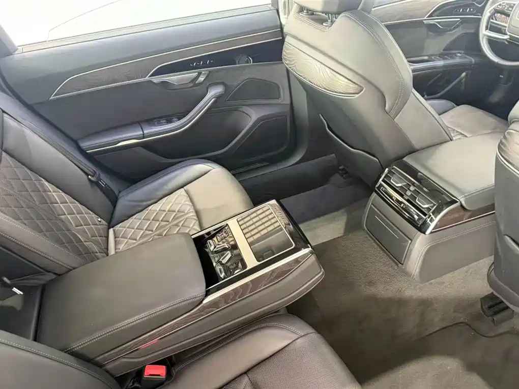 Audi A8 2023 A8L 50 TFSI quattro Exclusive фото 19