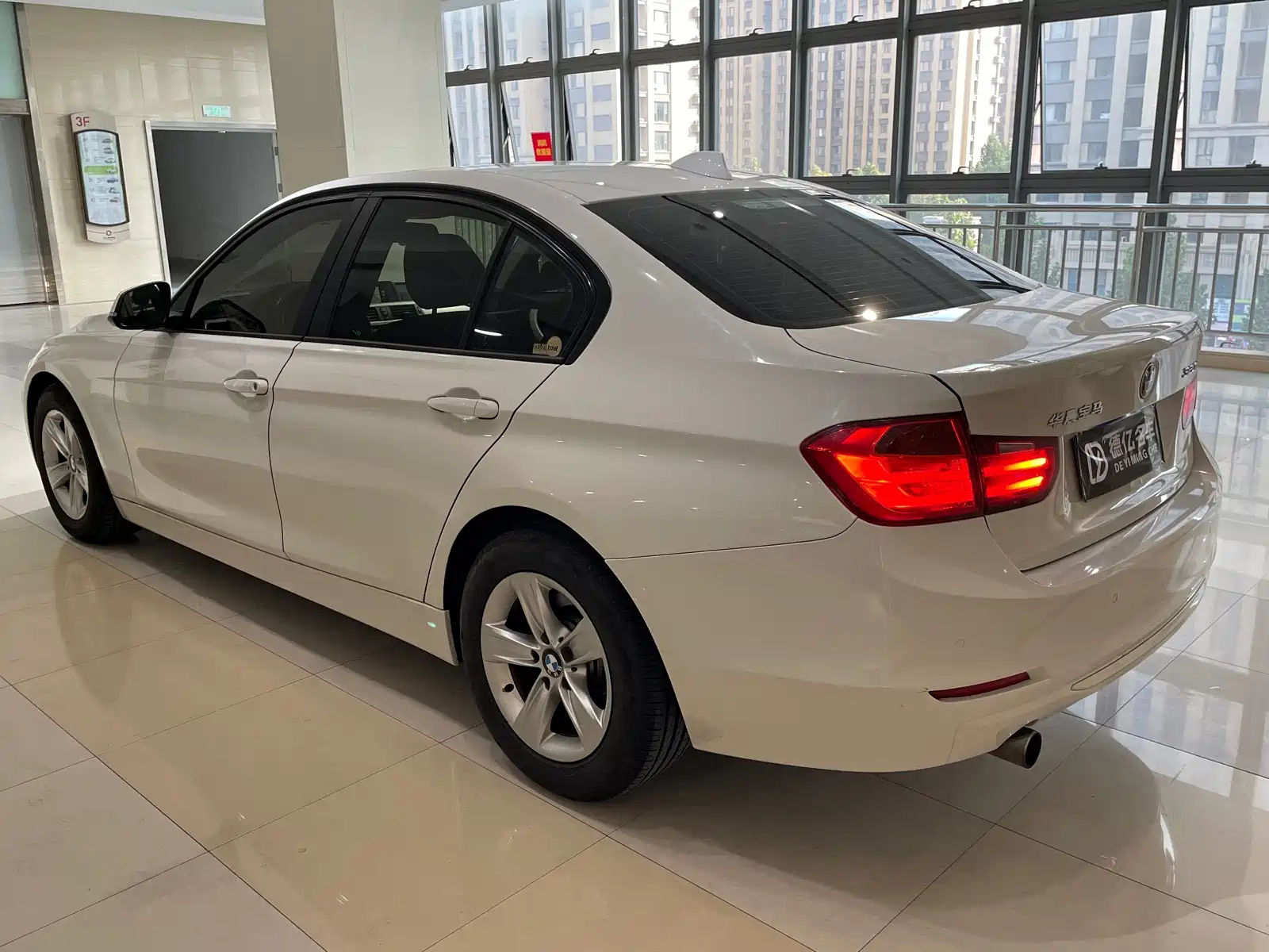 Фото 9 - BMW 3 Series