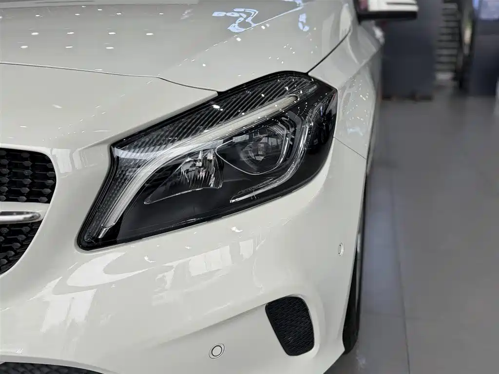 Mercedes-Benz A-Class (Import) 2017 Facelift A 200 Dynamic фото 10