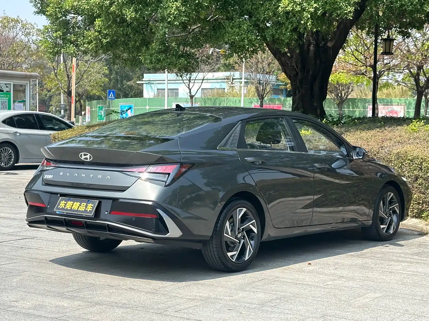 Hyundai Elantra 2023 1.5L CVT GLX Elite Edition фото 6