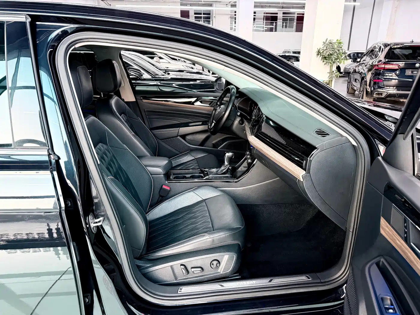 Volkswagen Passat 2020 330TSI Luxury Edition China VI фото 25