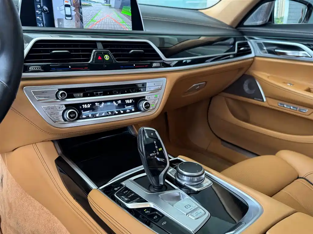 BMW 7 Series 2017 750Li xDrive Customized Edition (4-Seater) фото 18