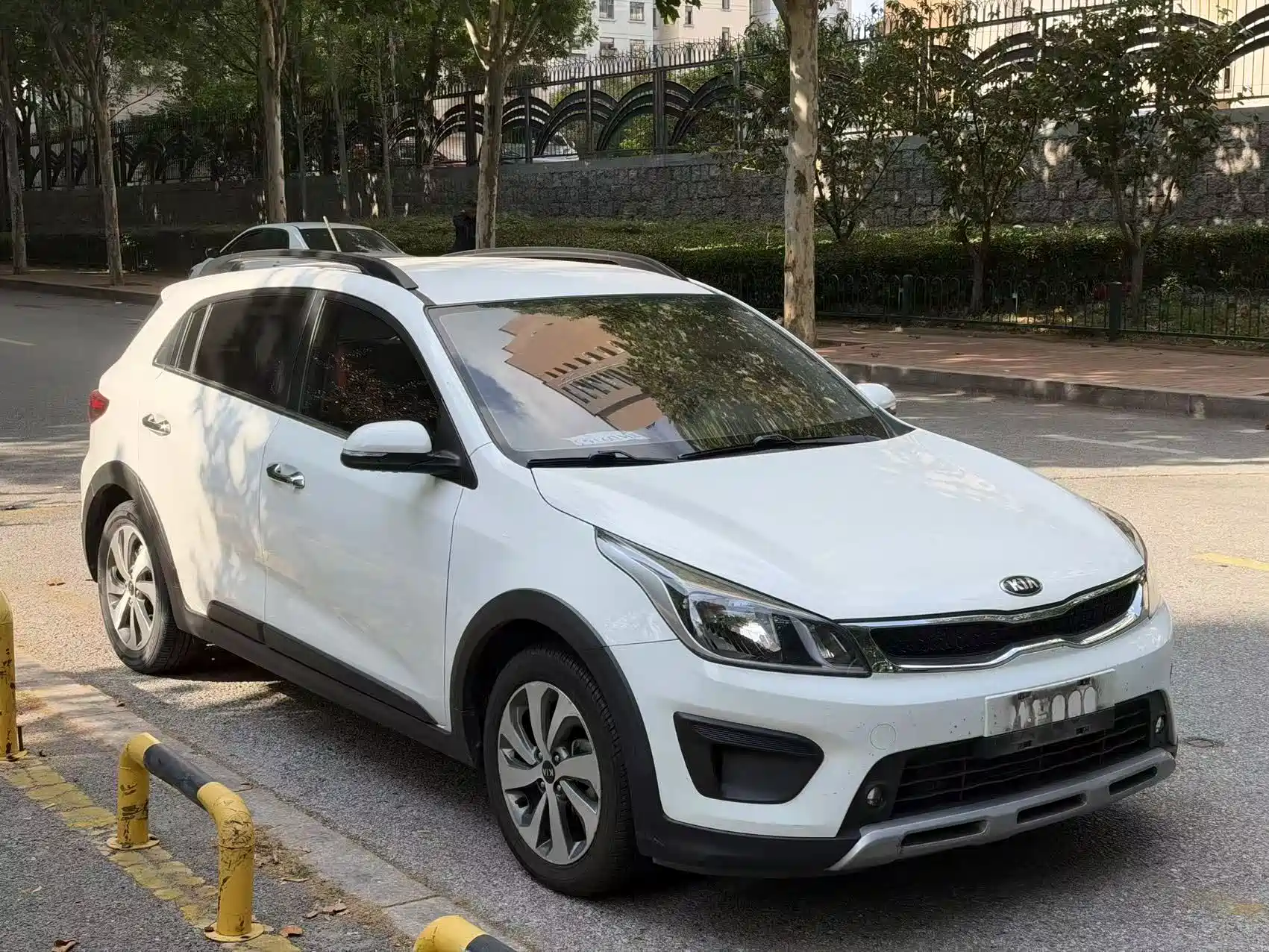 Photo 3 - Kia KX CROSS