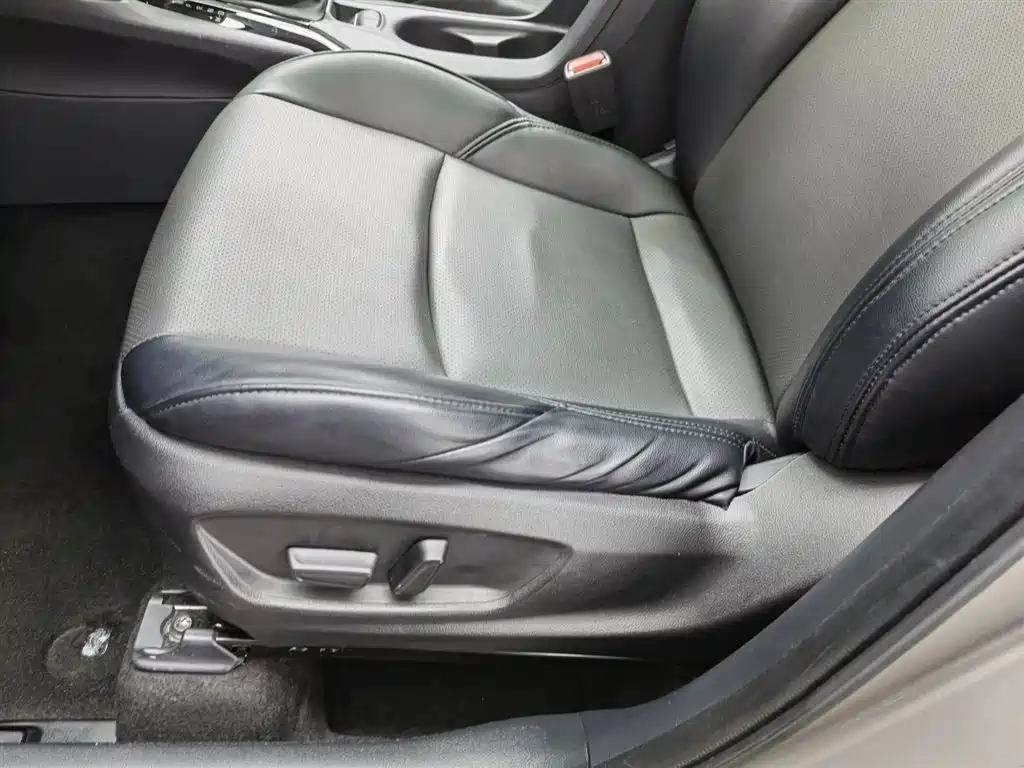 Toyota Frontlander 2023 2.0L CVT Luxury Edition фото 15