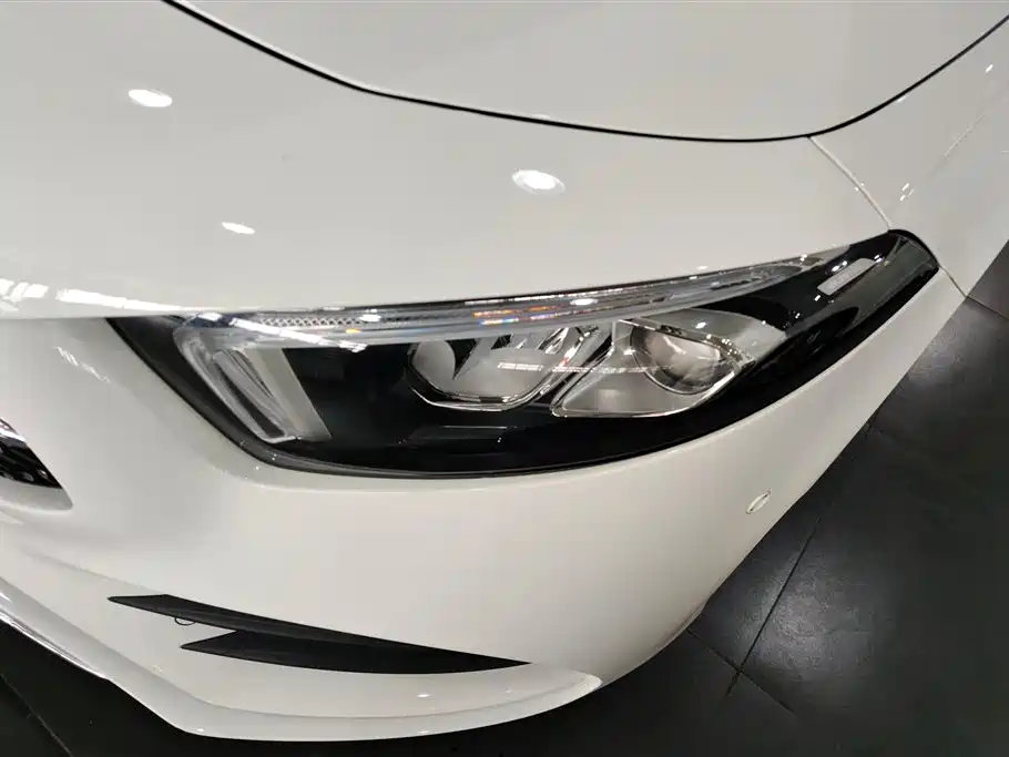 Mercedes-Benz A-Class 2019 A 200 L Sport Sedan фото 5