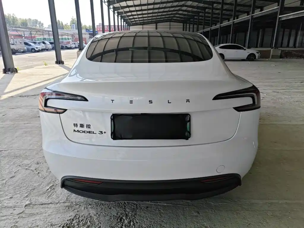 Фото 6 - Tesla Model 3