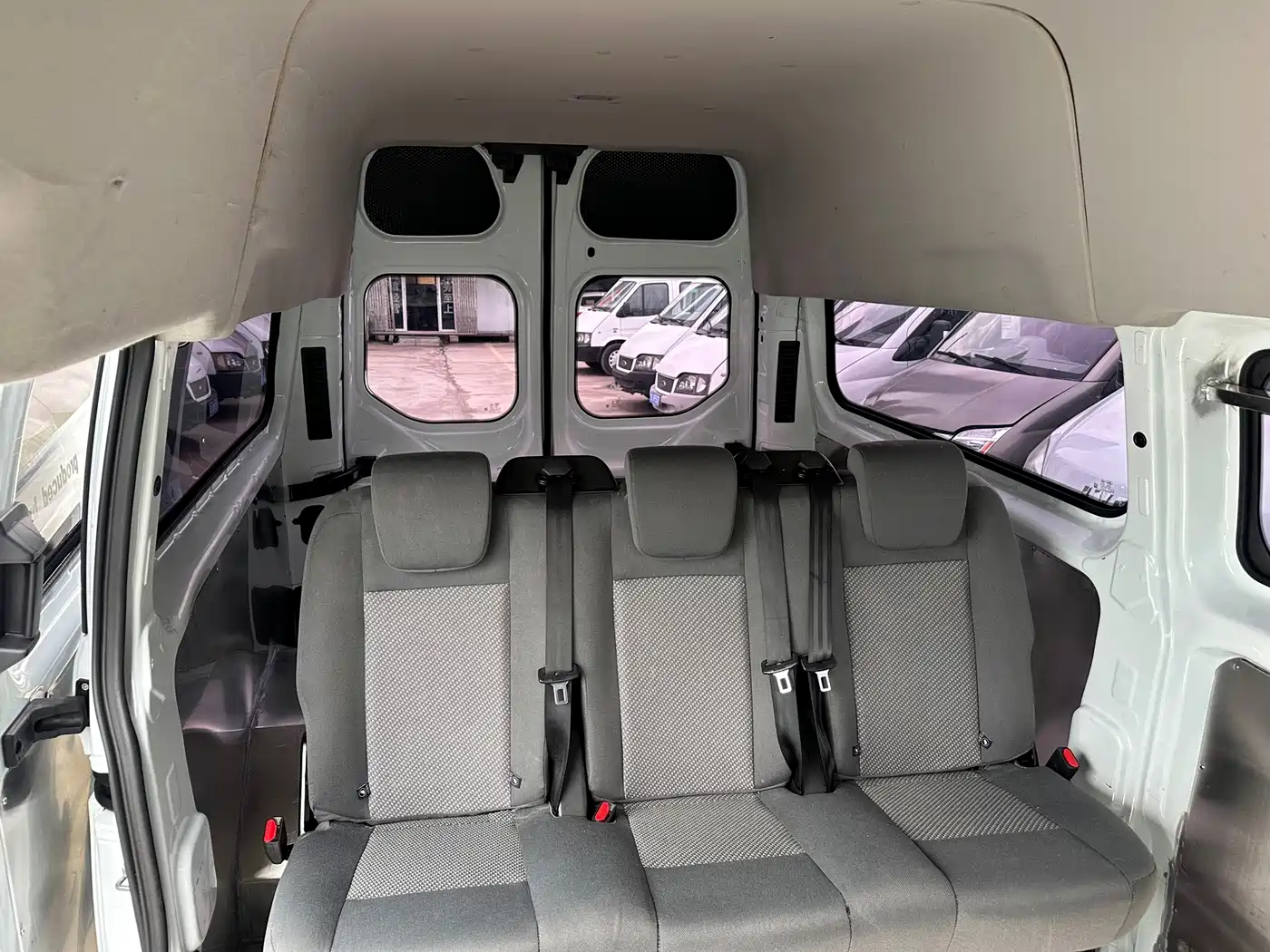 Ford Transit 2023 2023 Model 2.0T Diesel Manual Multi-Purpose Commercial Vehicle Medium Wheelbase Medium Roof 5/6-Seater