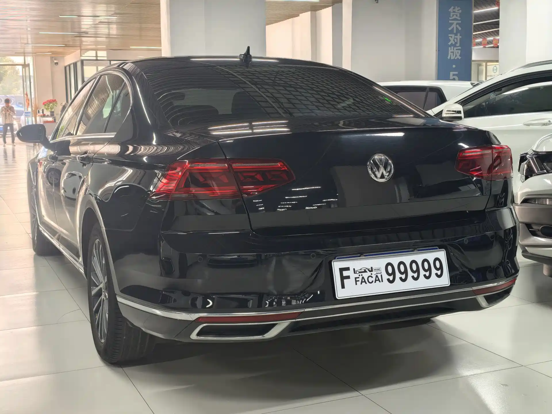 صورة 3 - Volkswagen Magotan