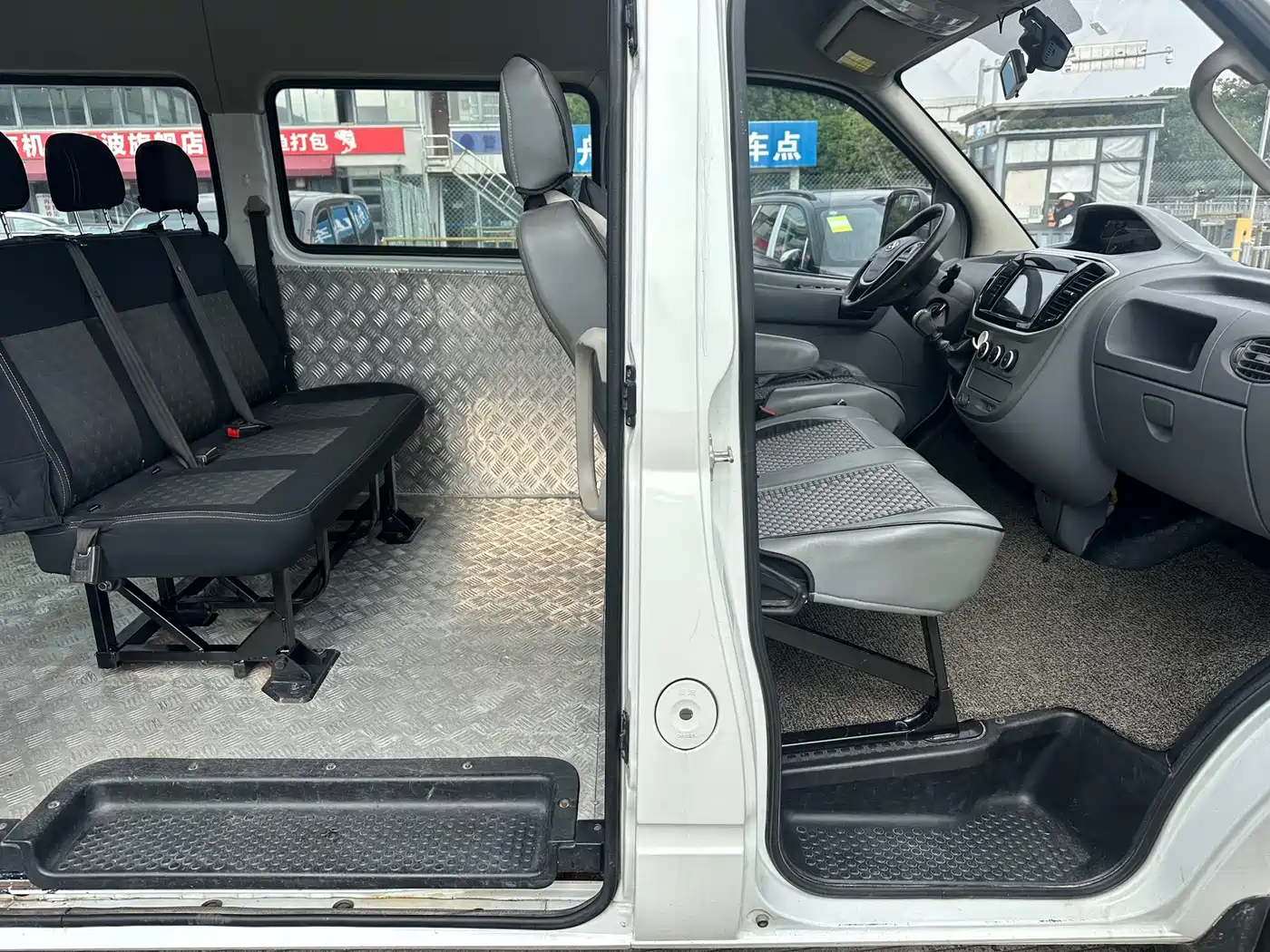 SAIC Maxus Xintu V80 2019 2.5T Classic 6-speed manual Aoyuntong modified short wheelbase ultra-low roof 5/6-seater фото 11