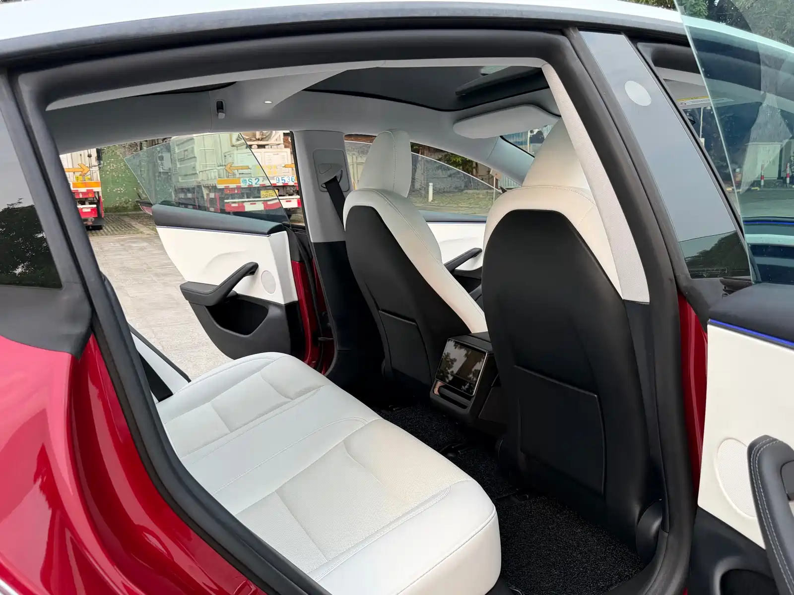 Фото 15 - Tesla Model 3