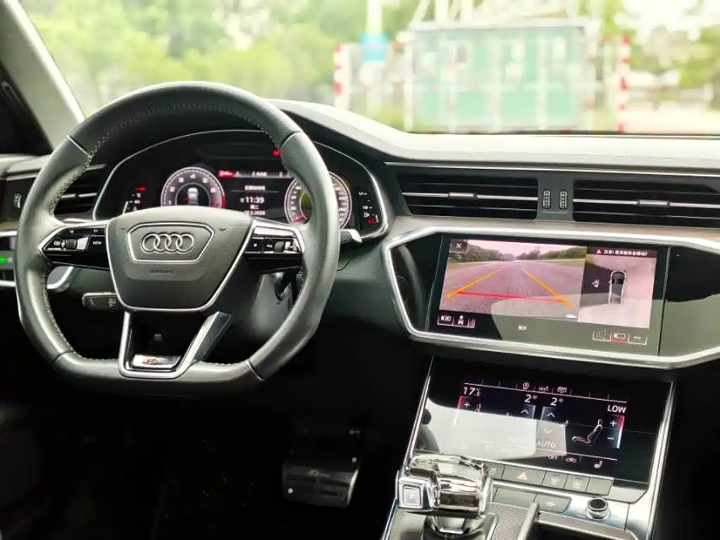 Фото 15 - Audi A6L
