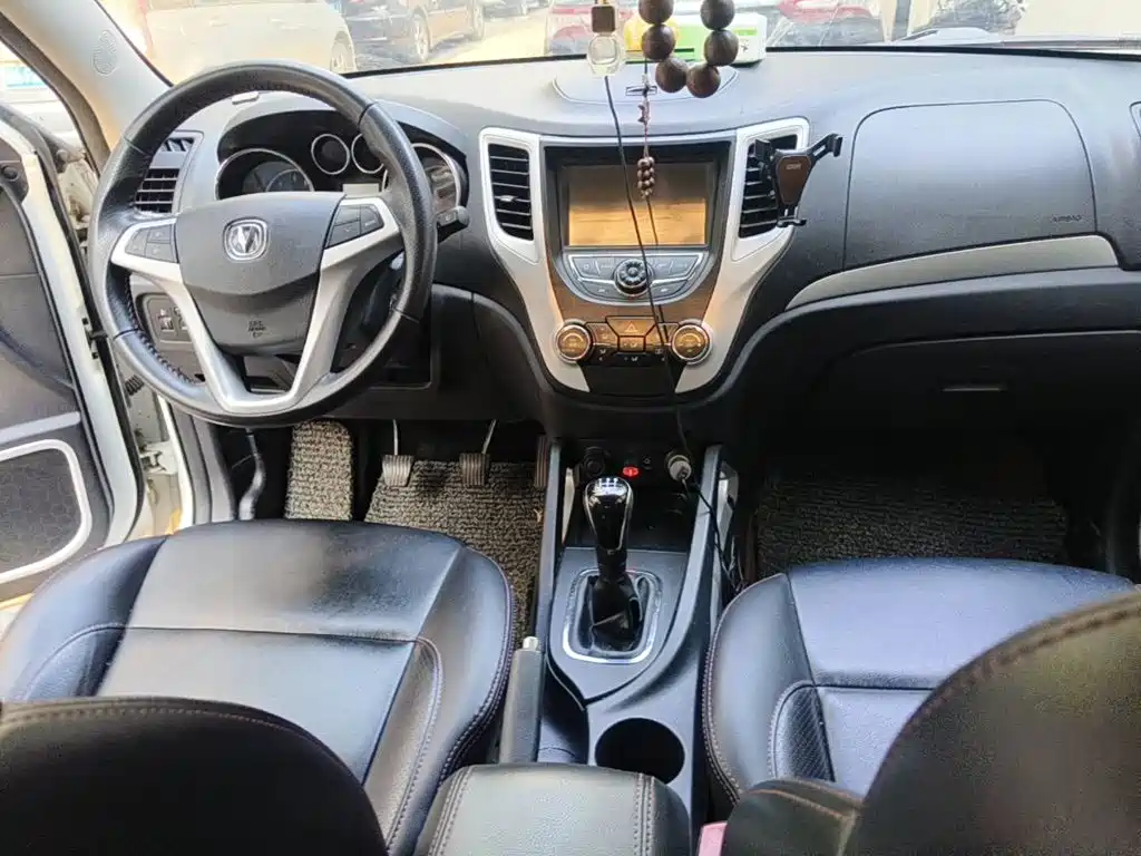 Changan CS35 2015 2015 1.6L Manual Luxury (China V)