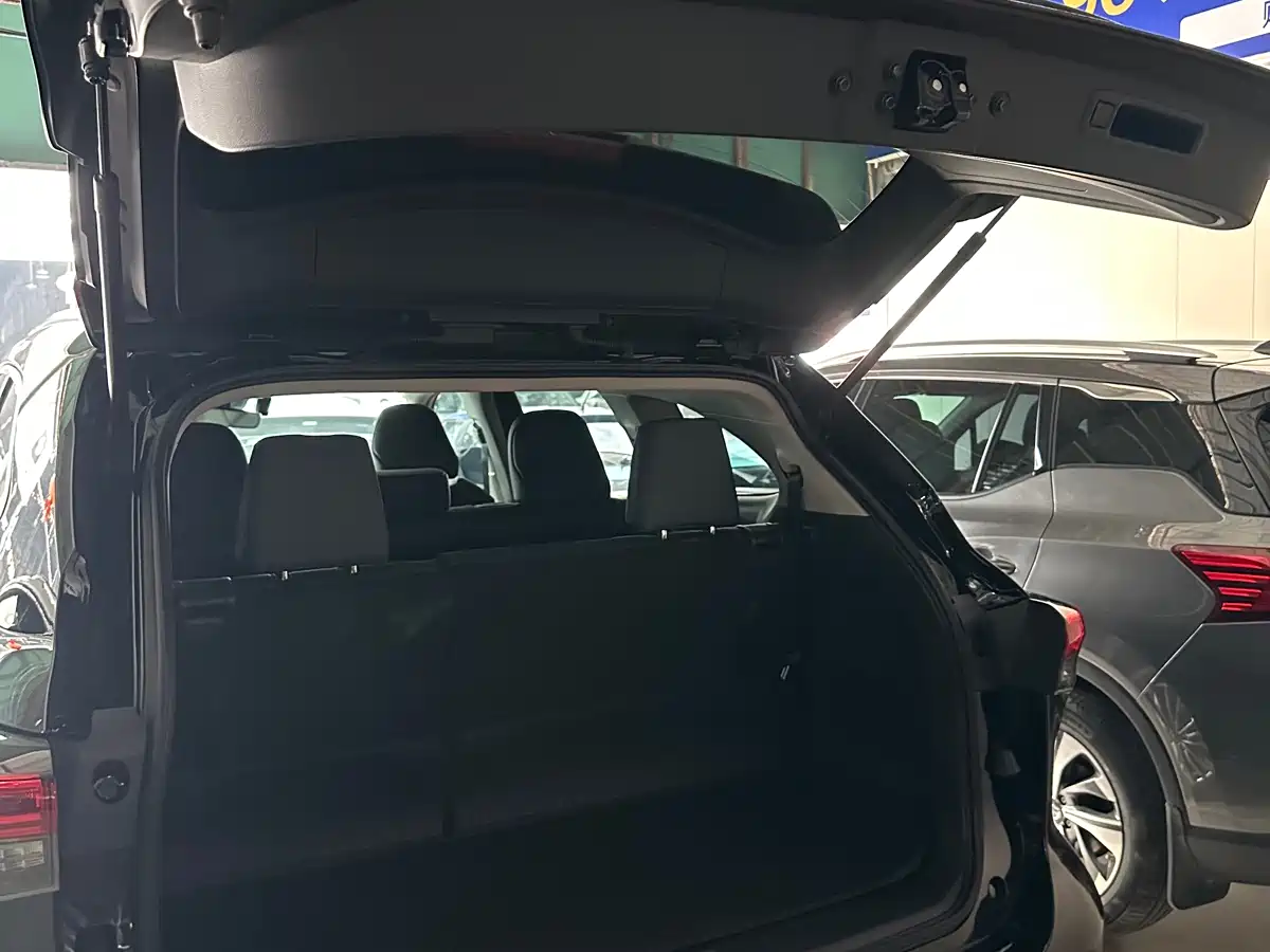 Toyota Highlander 2024 2.5L Smart Hybrid FWD Luxury 7-Seater фото 28