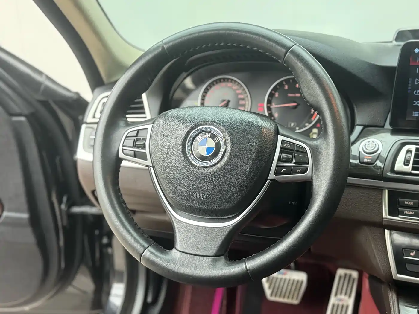BMW 5 Series 2014 525Li Luxury Design Package фото 12