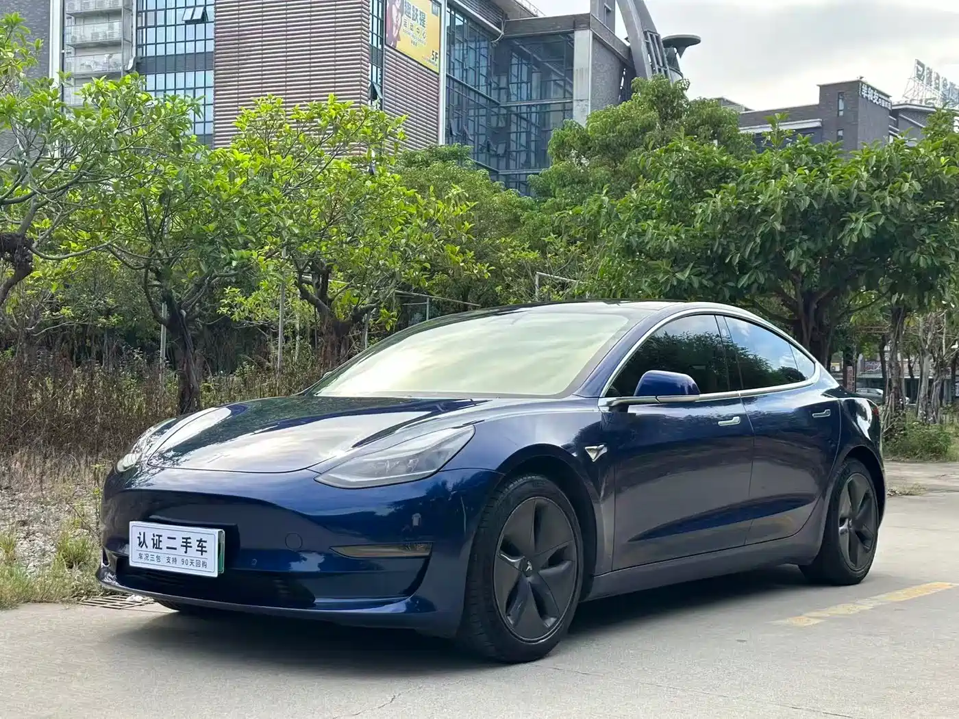 TESLA MODEL 3