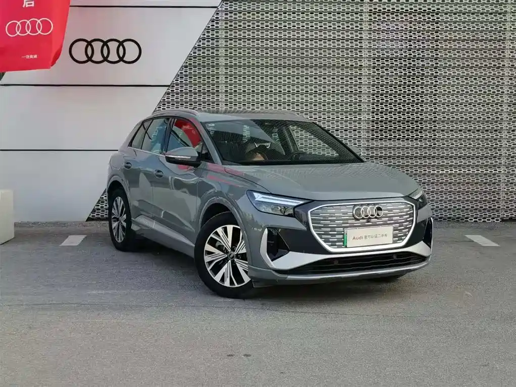 AUDI Q4 E TRON