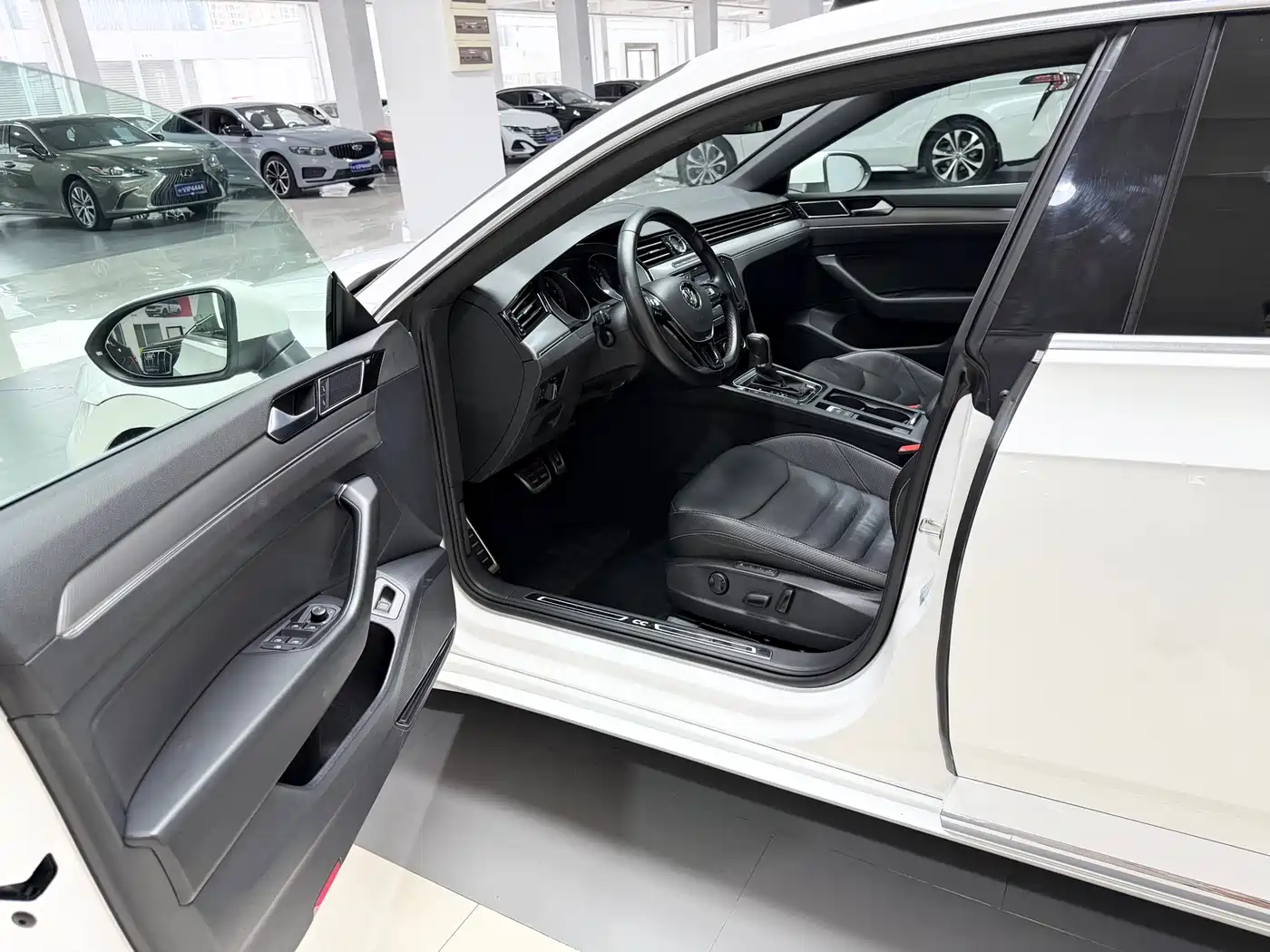 Volkswagen FAW-Volkswagen CC 2019 330TSI Charm Edition China VI фото 13
