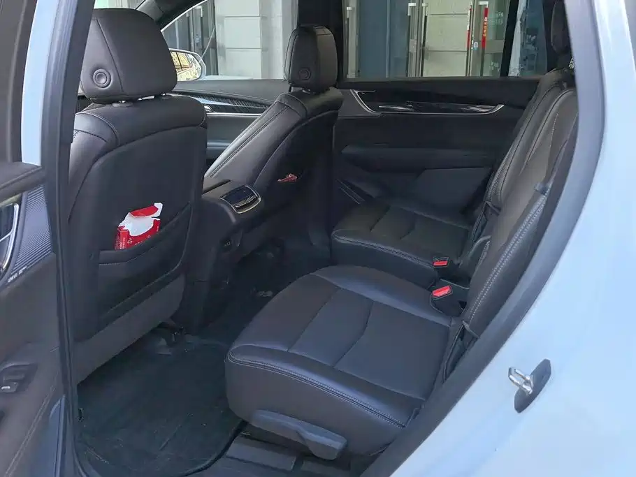 صورة 11 - Cadillac XT6