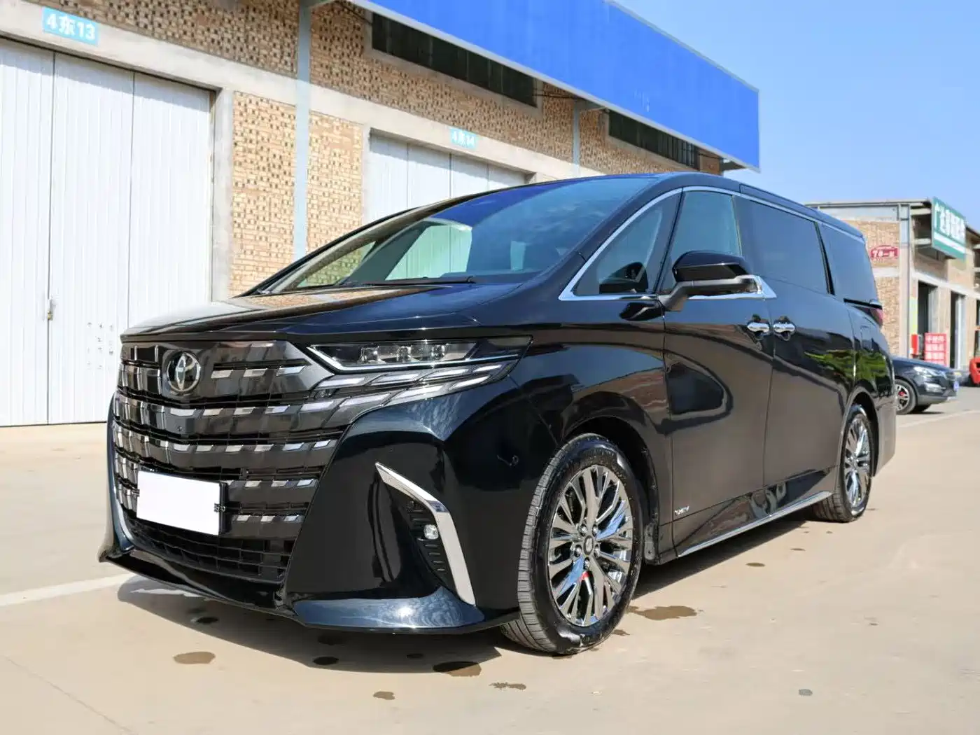 Toyota Alphard 2025 — пригон из Китая