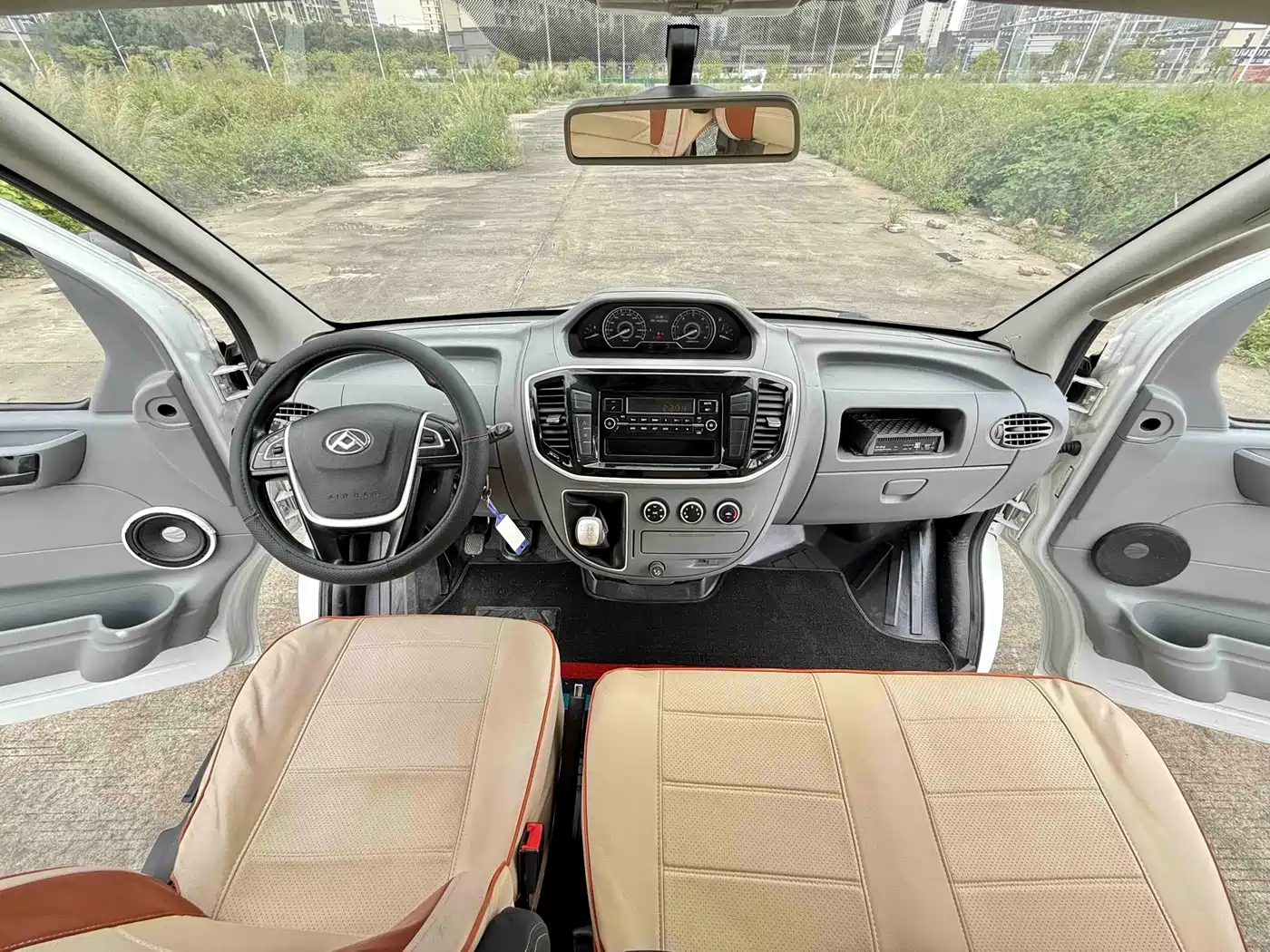 SAIC Maxus Xintu V80 2019 2.0T Plus 6MT Aoyun Short Wheelbase Ultra-low Roof 5/6-seater фото 15