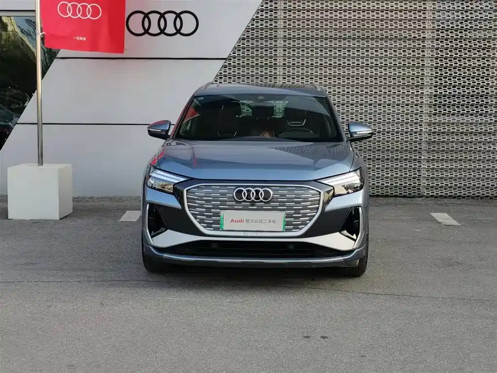 AUDI Q4 E TRON