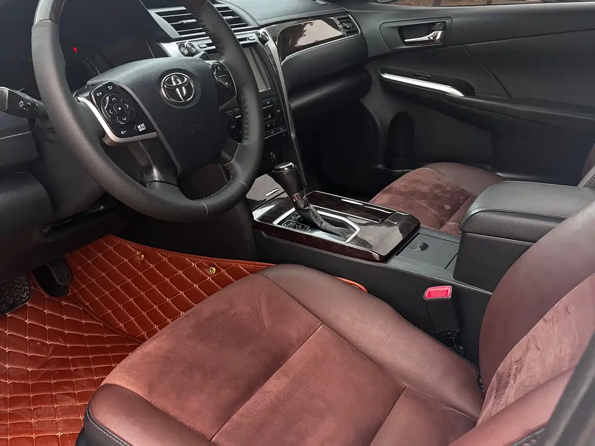Toyota Camry 2016 2.5G 10th Anniversary Luxury Navigation Edition фото 7