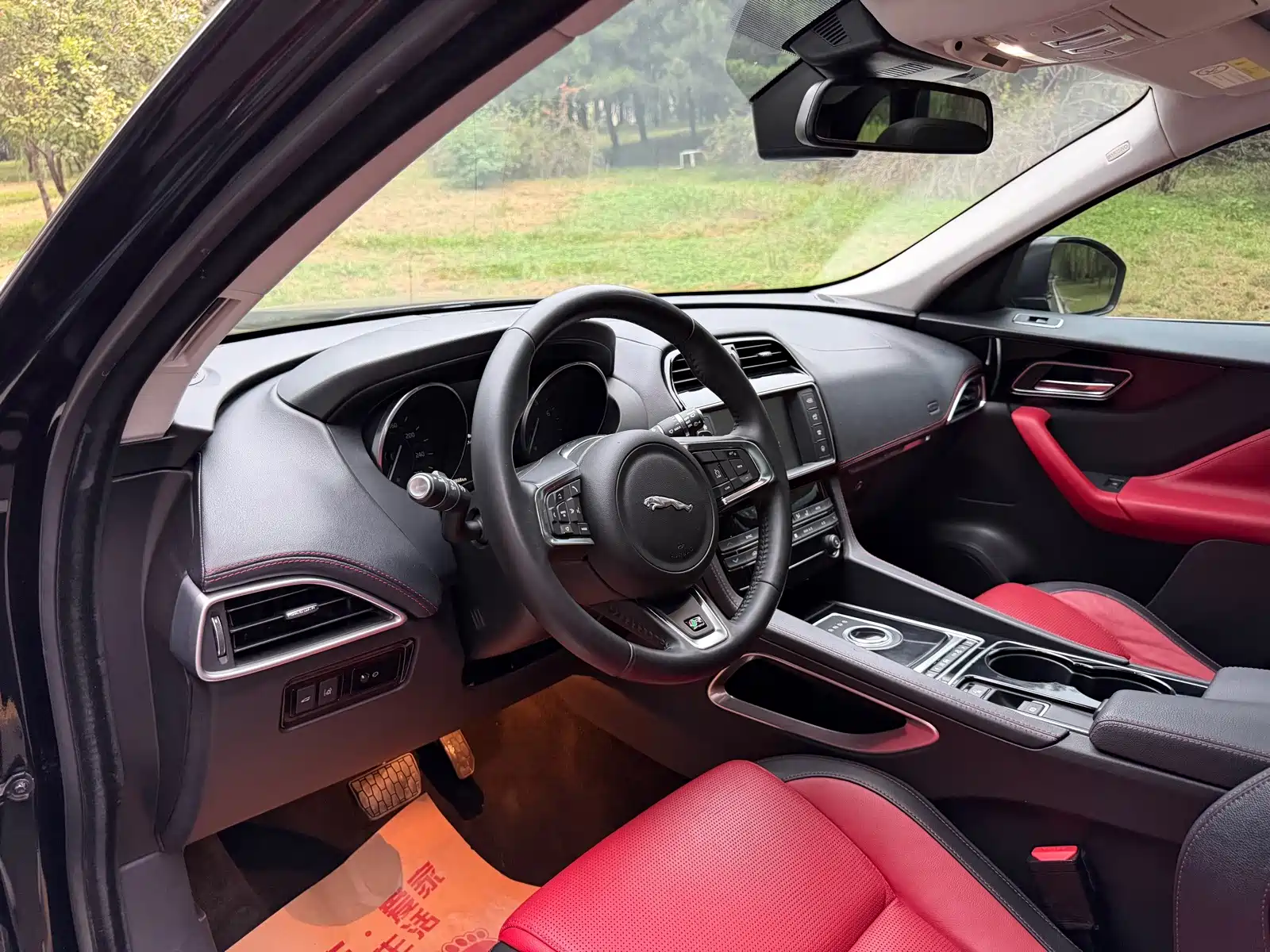 Фото 9 - Jaguar F-PACE