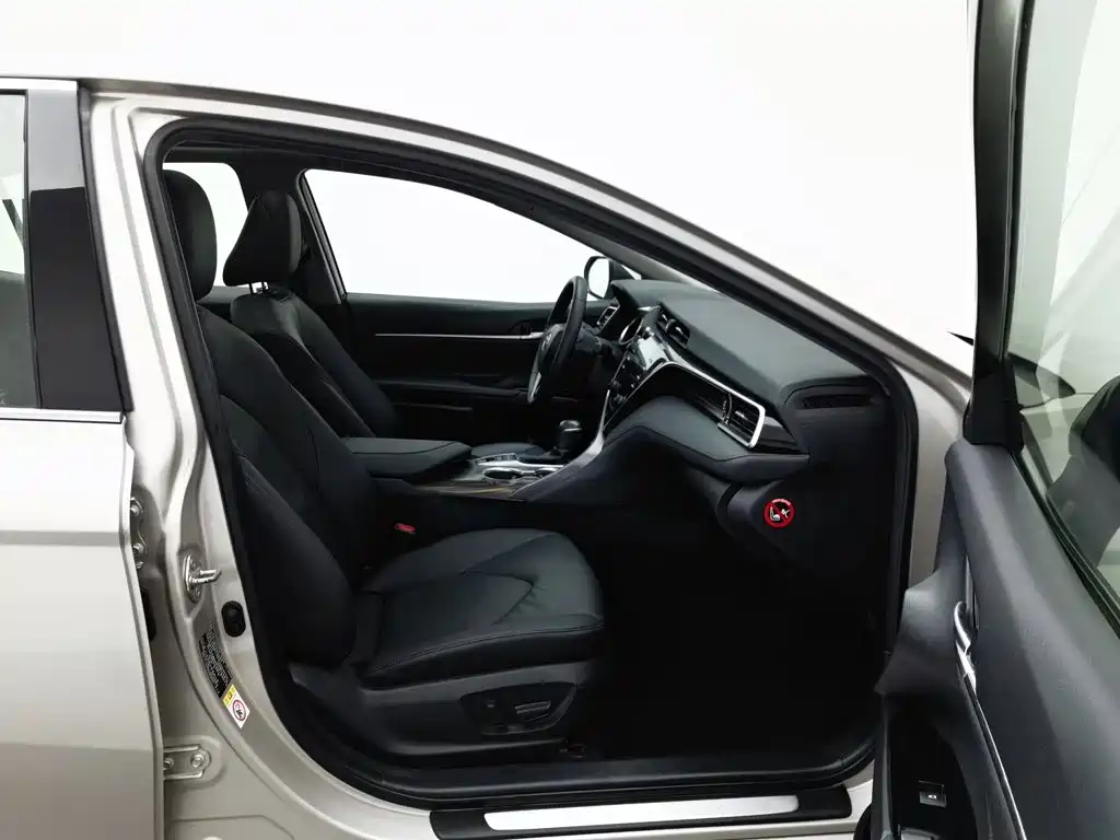 Фото 23 - Toyota Camry