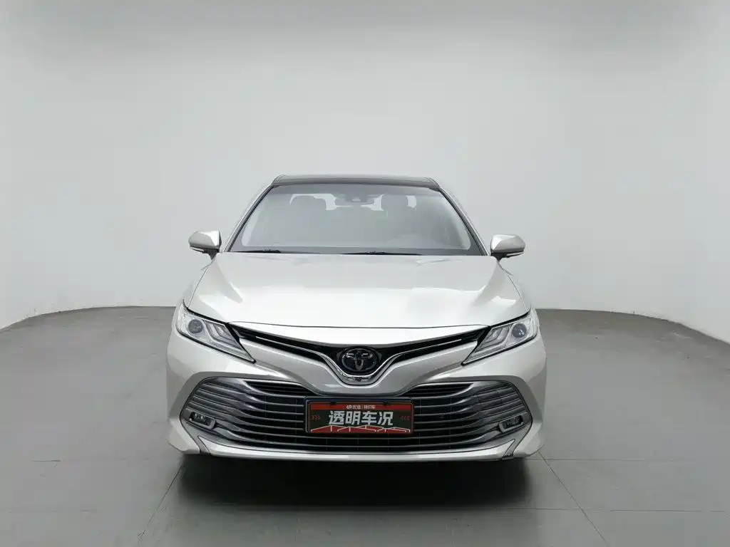 Фото 3 - Toyota Camry