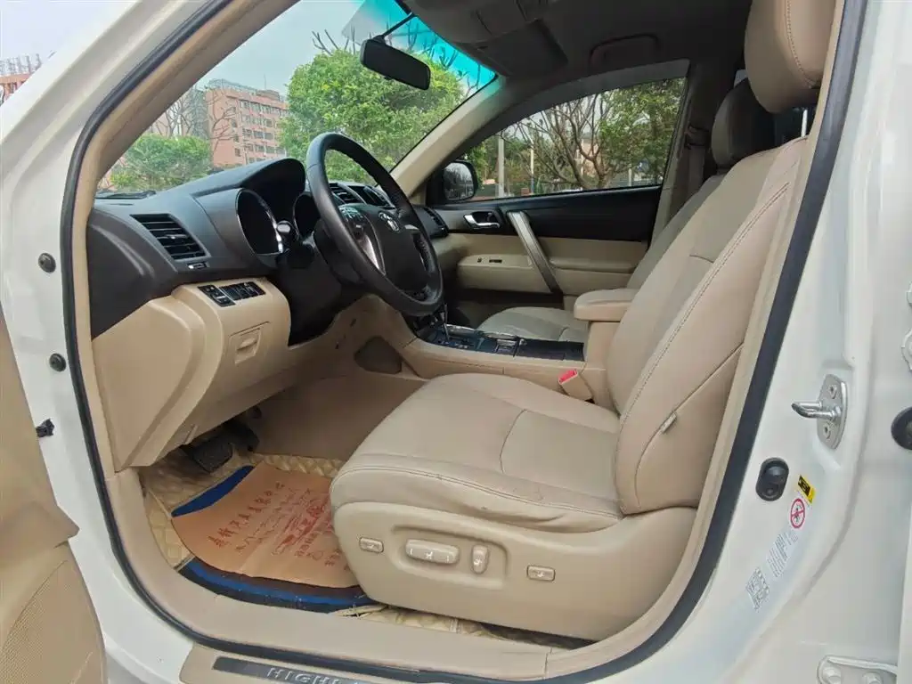 Toyota Highlander 2011 2.7L 2WD 5-seat Sport фото 5