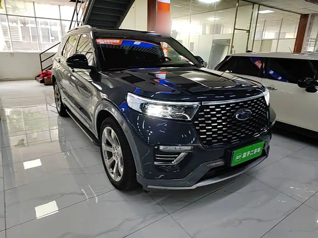 Фото 4 - Ford Explorer
