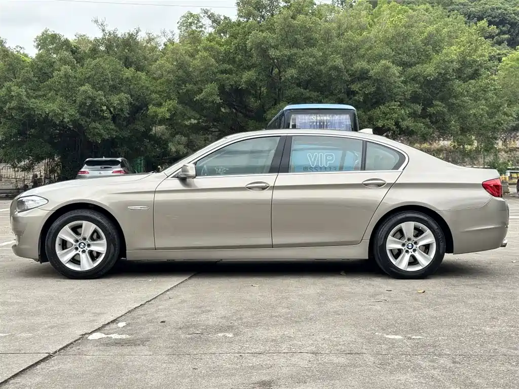 BMW 5 Series 2011 528Li Leading фото 7