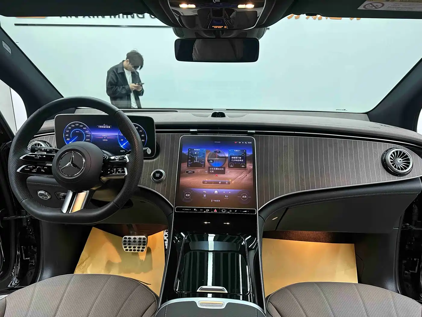 MERCEDES-BENZ EQE SUV