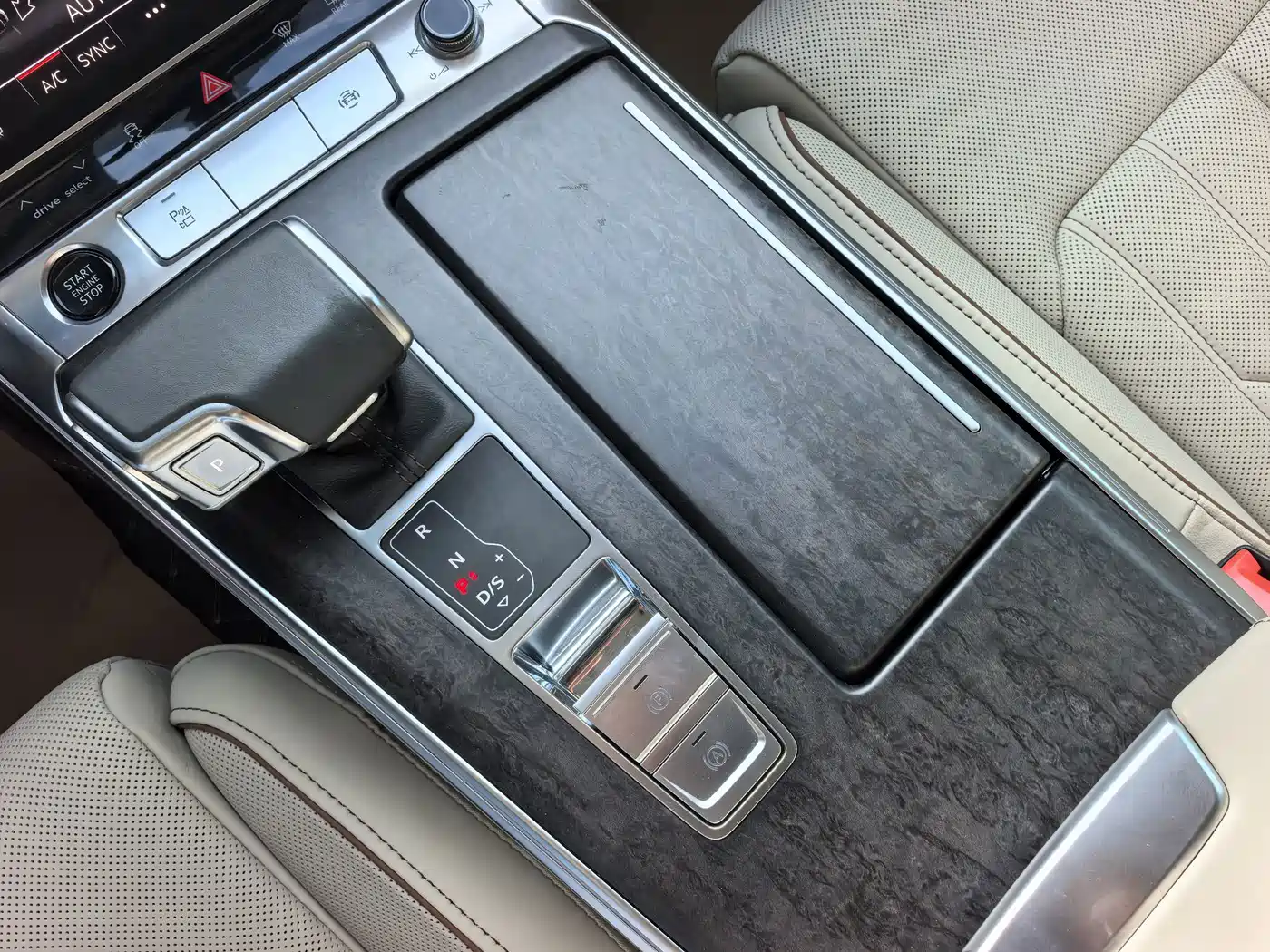 Фото 12 - Audi A6L