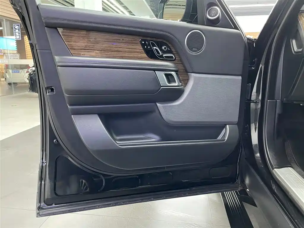 Land Rover Range Rover 2019 3.0 SC V6 Golden Age Edition фото 14