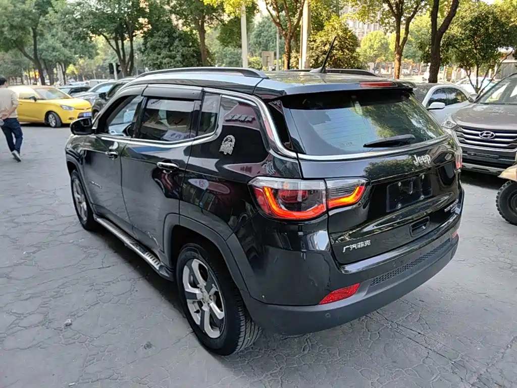 Фото 5 - Jeep Compass