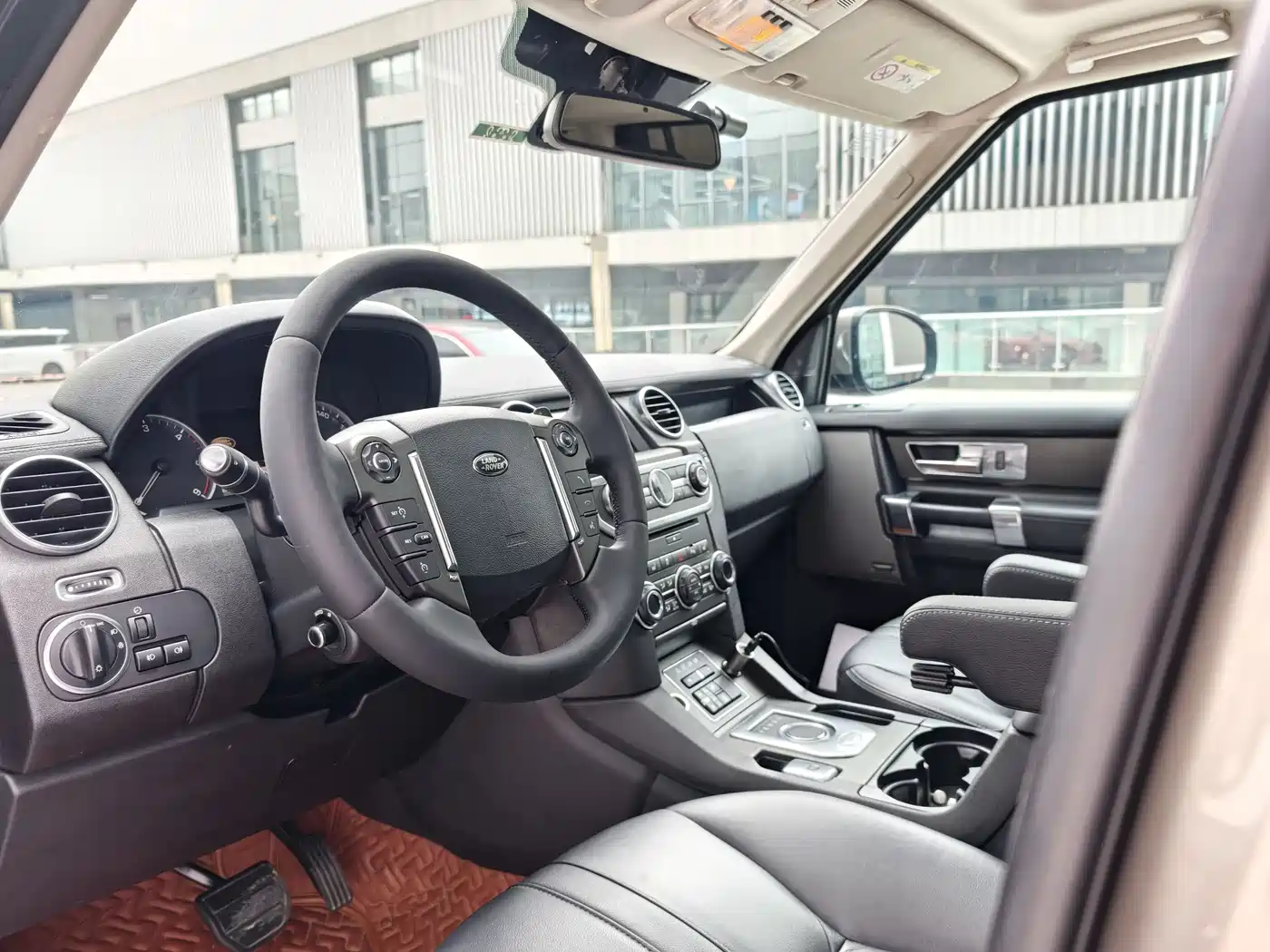 Land Rover Discovery 2015 3.0 SDV6 HSE Diesel фото 5