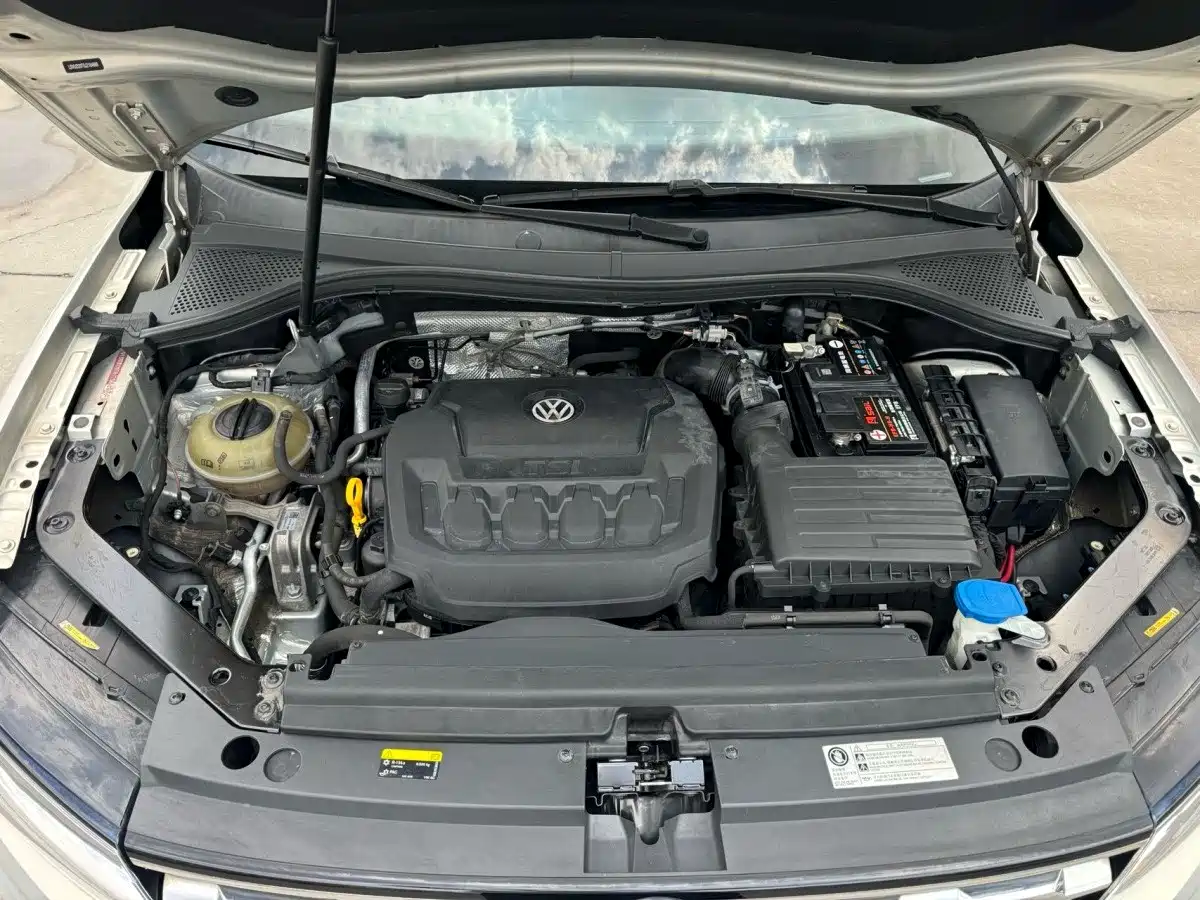 Photo 9 - Volkswagen Tiguan L