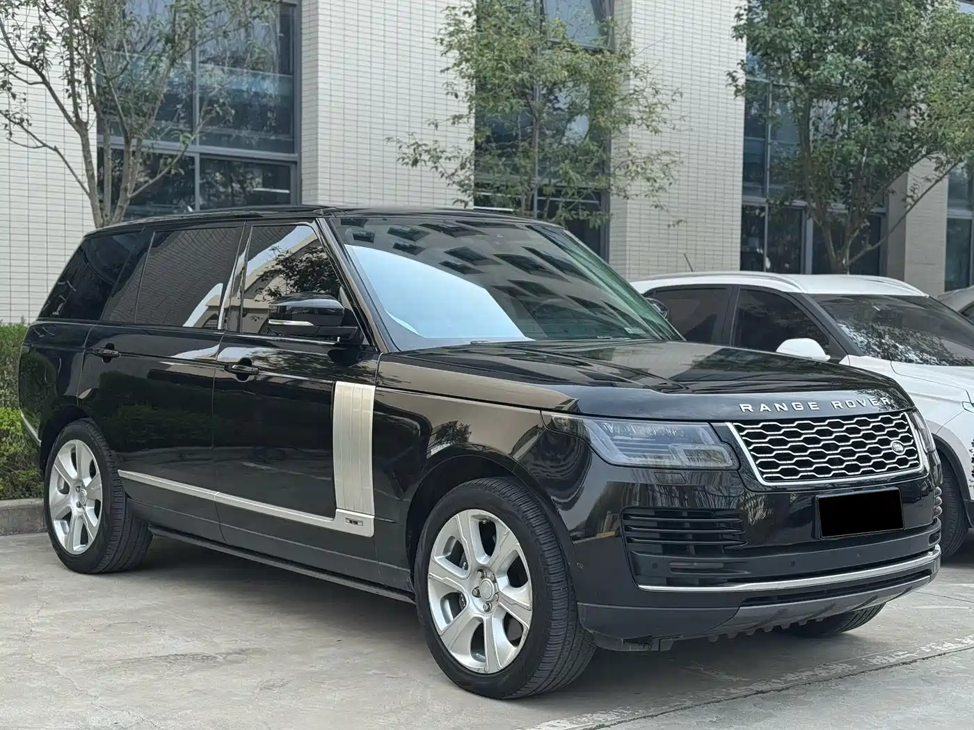 Land Rover Range Rover 2020 3.0 L6 Heritage Extended Edition фото 3
