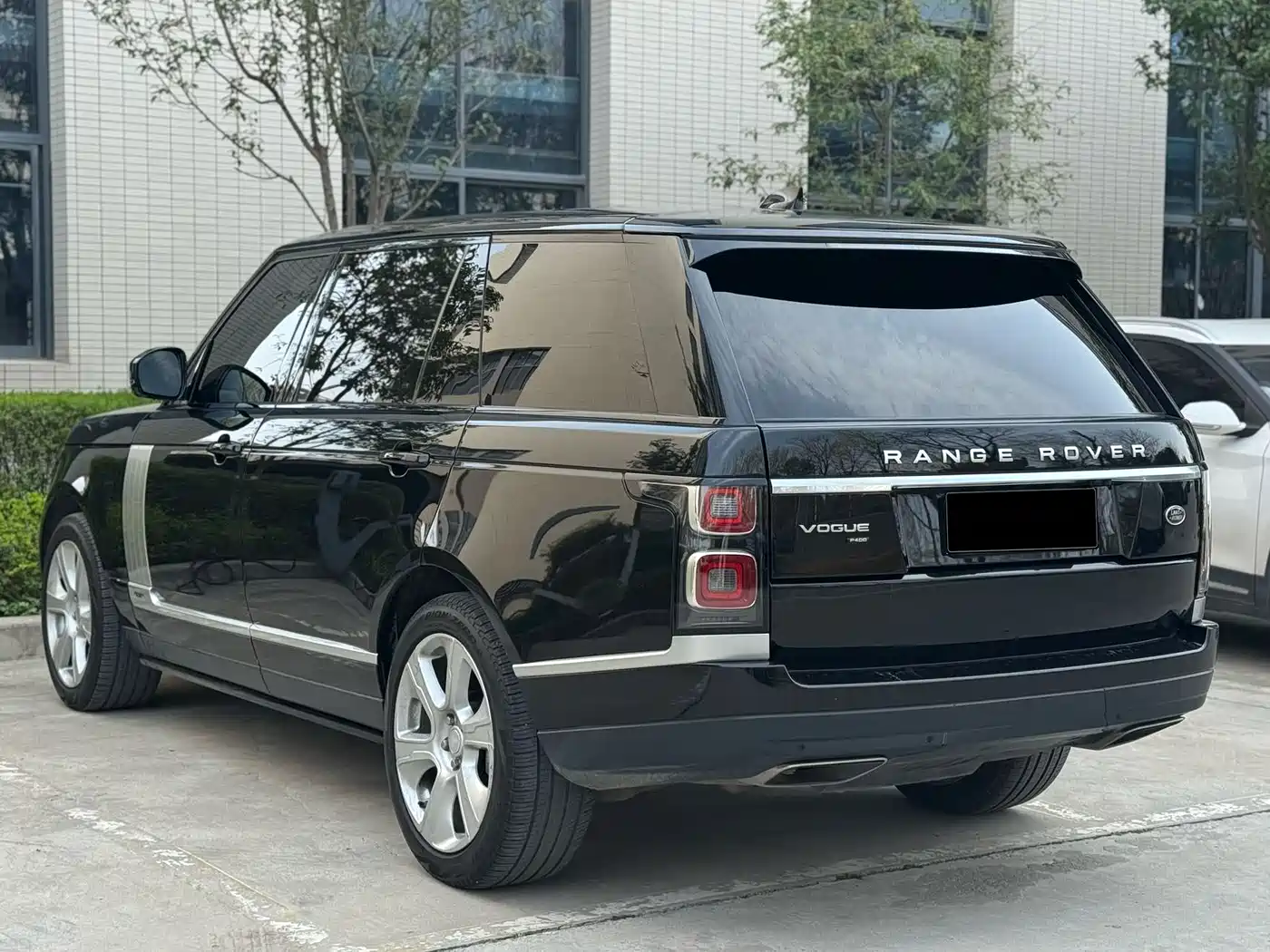 Land Rover Range Rover 2020 3.0 L6 Heritage Extended Edition фото 17