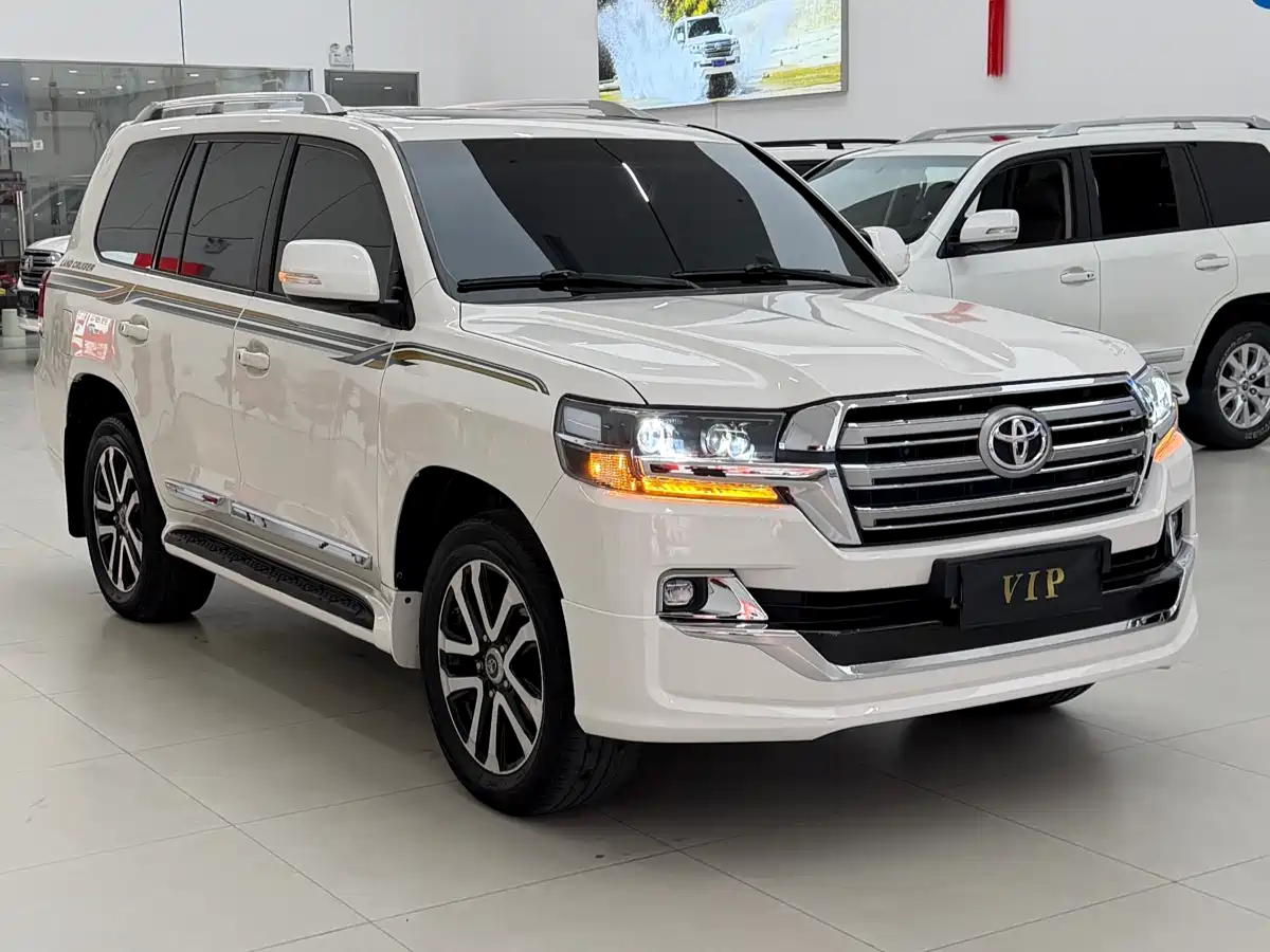 Toyota Land Cruiser 2012 4.0L Automatic VX фото 3