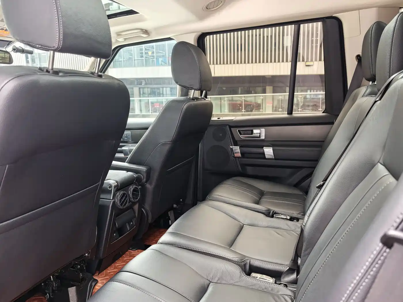 Land Rover Discovery 2015 3.0 SDV6 HSE Diesel фото 7