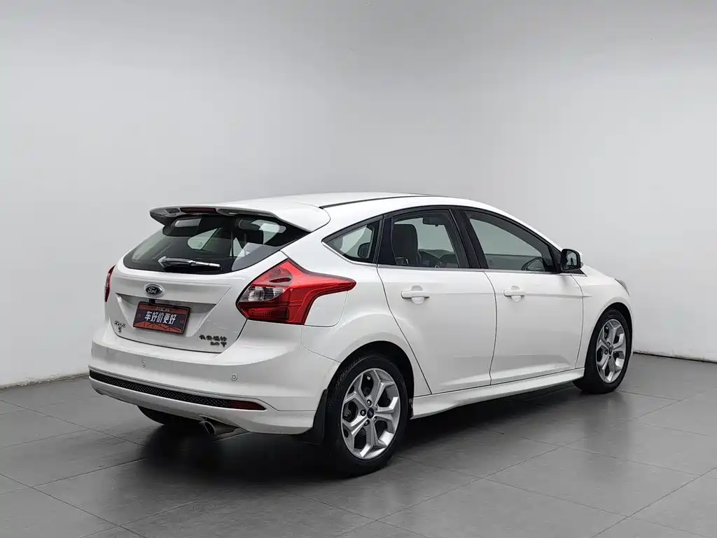 Фото 2 - Ford Focus