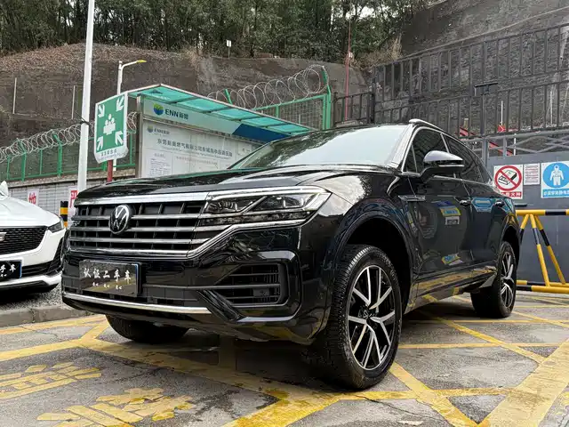VOLKSWAGEN TOUAREG