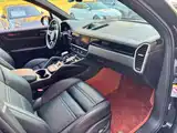 Photo 12 - Porsche Cayenne New Energy