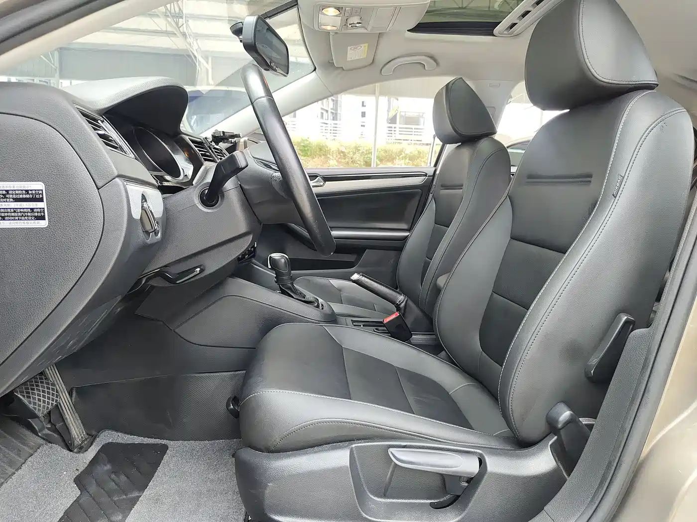 Volkswagen Sagitar 2017 1.6L Automatic Comfort фото 11