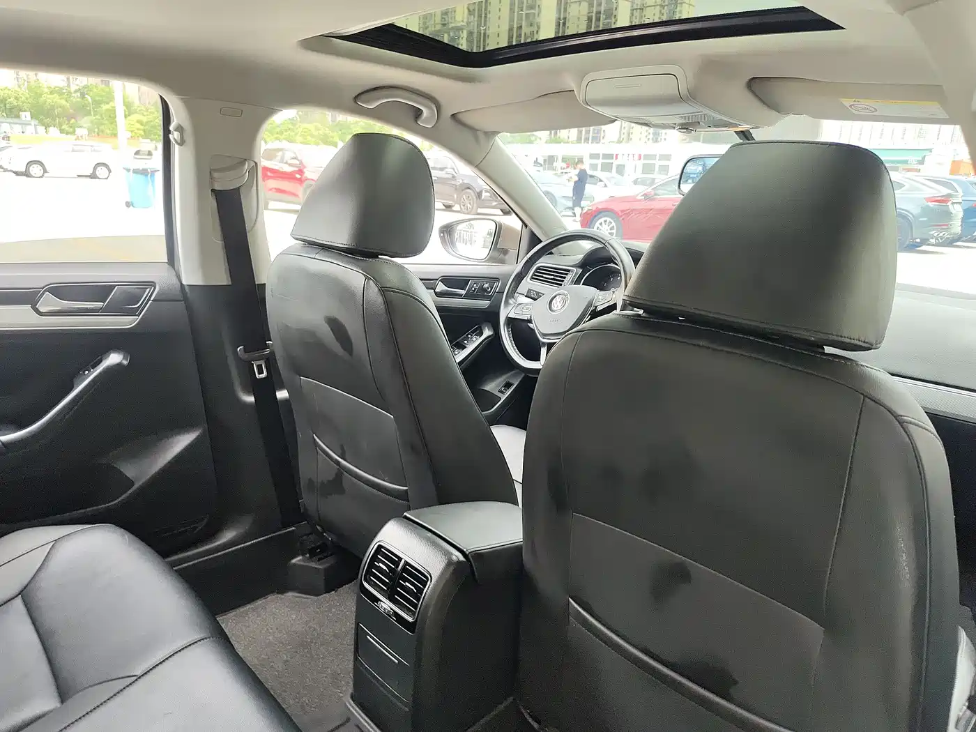 Volkswagen Sagitar 2017 1.6L Automatic Comfort фото 18